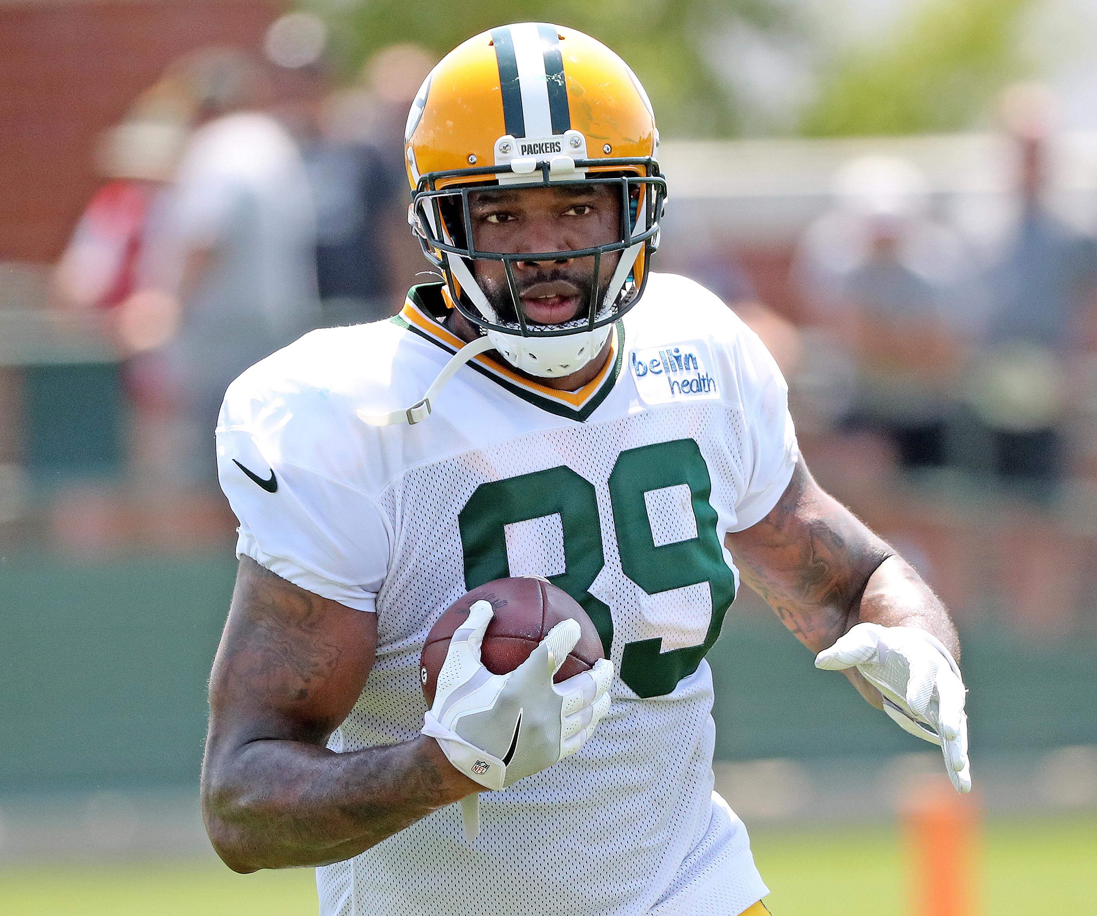 Green Bay Packers re-sign TE Marcedes Lewis 
