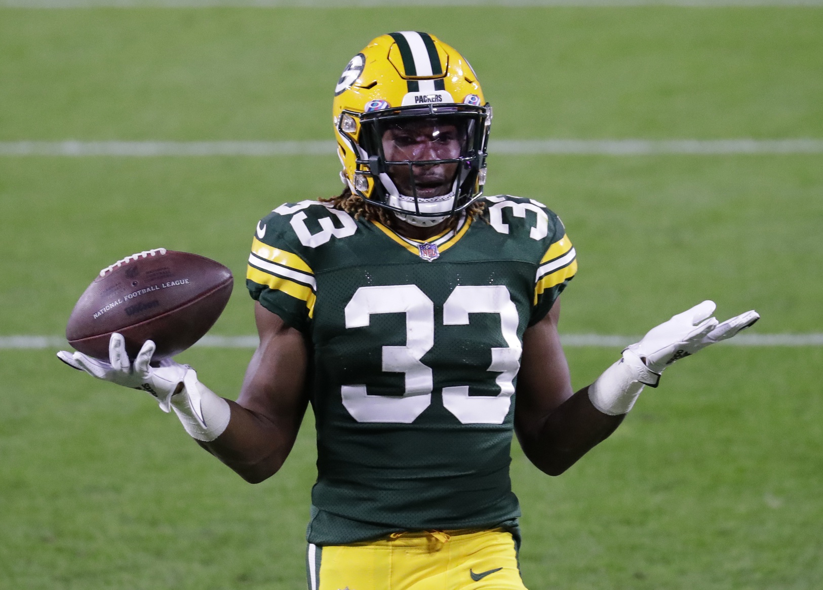 Aaron Jones, playing for his father who died of COVID-19 complications, has  huge night in Packers win