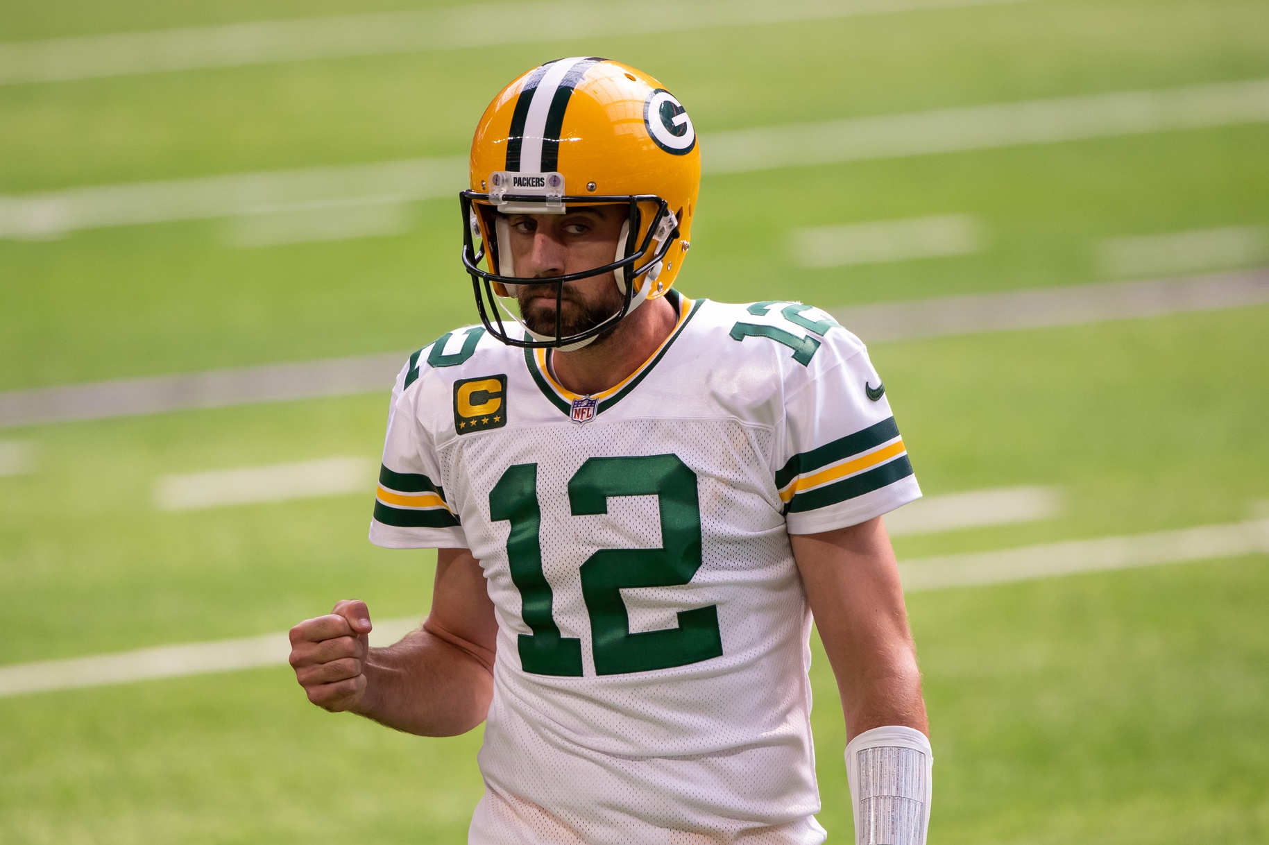 Aaron Rodgers signs contract extension assuring he will remain in Green Bay