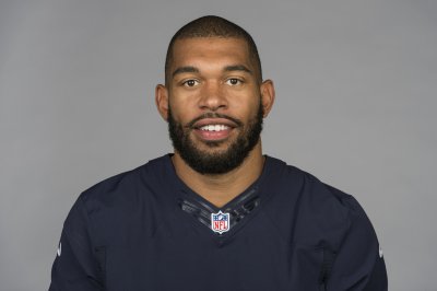 Report: Free Agent Julius Peppers Agrees Three-Year Deal with Packers
