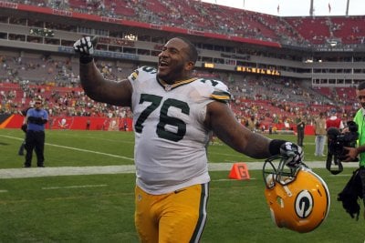 How Much Should The Packers Pay Mike Daniels?