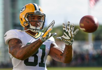 Andrew Quarless Reportedly To Miss At Least A Month With Knee Injury