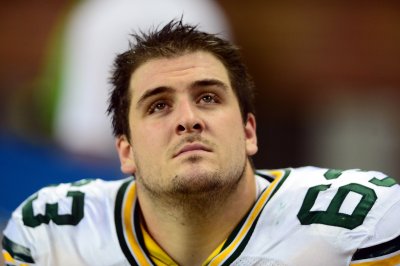 Corey Linsley Misses Practice, Listed As Questionable Vs Bears