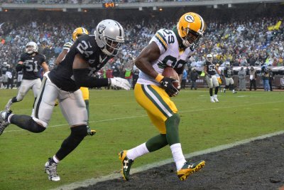 Packers 30 Raiders 20: Game Balls & Lame Calls