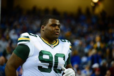 Packers Reportedly Talking Contract With B.J. Raji
