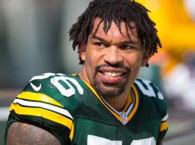 Cory's Corner: Julius Peppers is the Packers' playoff key