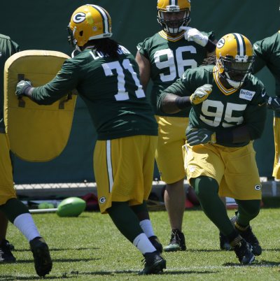 Green and Bold: Ricky Jean Francois Could Play Crucial Role with Packers