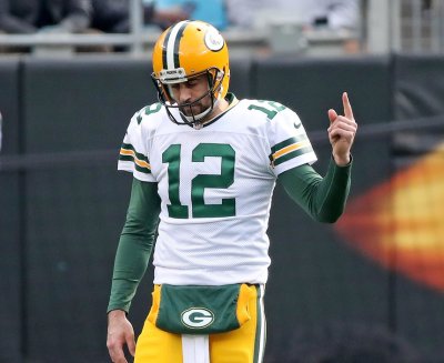 How to Extend Aaron Rodgers Contract And Still Win A Super Bowl(s)