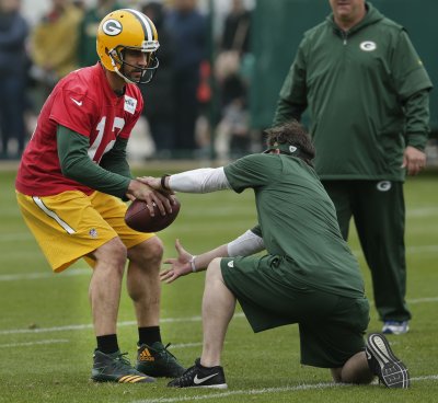 Aaron Rodgers Likes Packers' Current WRs, Takes a Pass on Dez Bryant