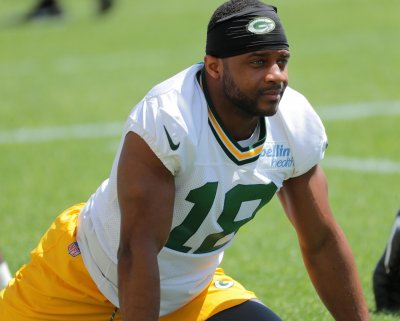 WR Randall Cobb goes bootless at annual youth football camp