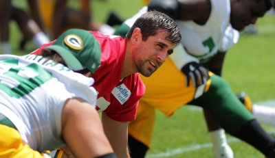 In Sports Illustrated, Andrew Brandt Argues the Time Isn't Right for a Rodgers Extension