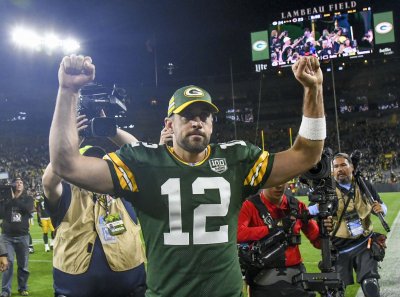 Aaron Rodgers on next week's status: 'Oh, I'm playing next week'