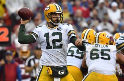 Aaron Rodgers avoids hamstring injury, regains some mobility vs Redskins