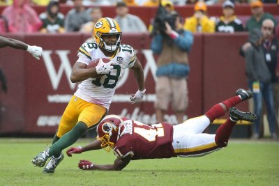 Packers' injury report: Randall Cobb, Nick Perry questionable