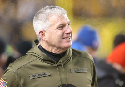 Packers granted permission to interview Steelers OL coach Mike Munchak
