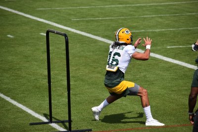 Pinky injury and all, Packers' Kumerow still fighting for roster spot 