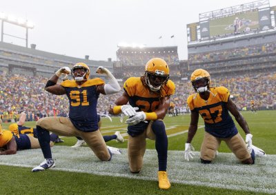 Packers top Broncos 27-16, Improve to 3-0 