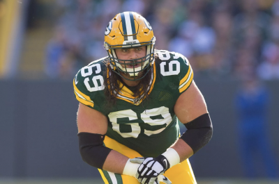 David Bakhtiari reportedly suffers significant knee injury during practice 
