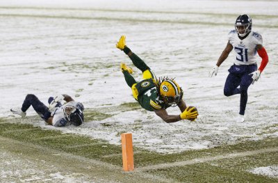 Gut Reactions: Packers dominate Titans 