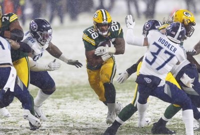 Game Recap: Packers Roll Past the Titans in 40-14 Win