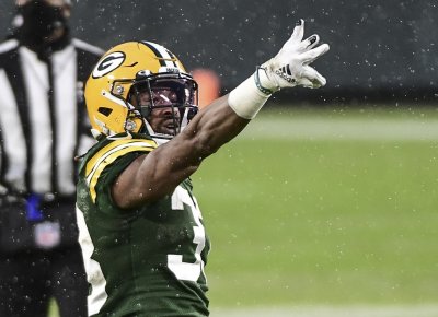 Aaron Jones is Back with the Packers!