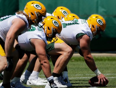 Talented But Unfamiliar Offensive Line Could Hurt Packers Early
