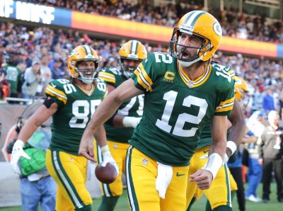 Game-Changing Play of the Week: Aaron Rodgers Provides an All-Time Bears/Packers Moment