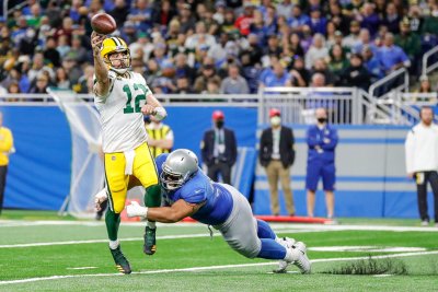 Packers play starters for some reason in loss to Lions