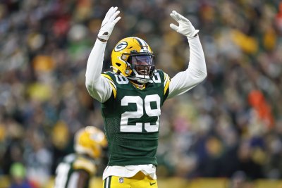 Rasul Douglas to return to Packers on three year deal