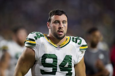 What Should the Packers Do with Dean Lowry?