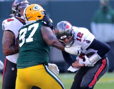 6 Things to Watch in Packers vs Buccaneers: Can Green Bay Get to Brady?