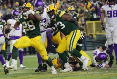 Packers Right Tackle Battle Will Continue into Training Camp