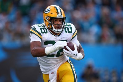 Packers bring back AJ Dillon 