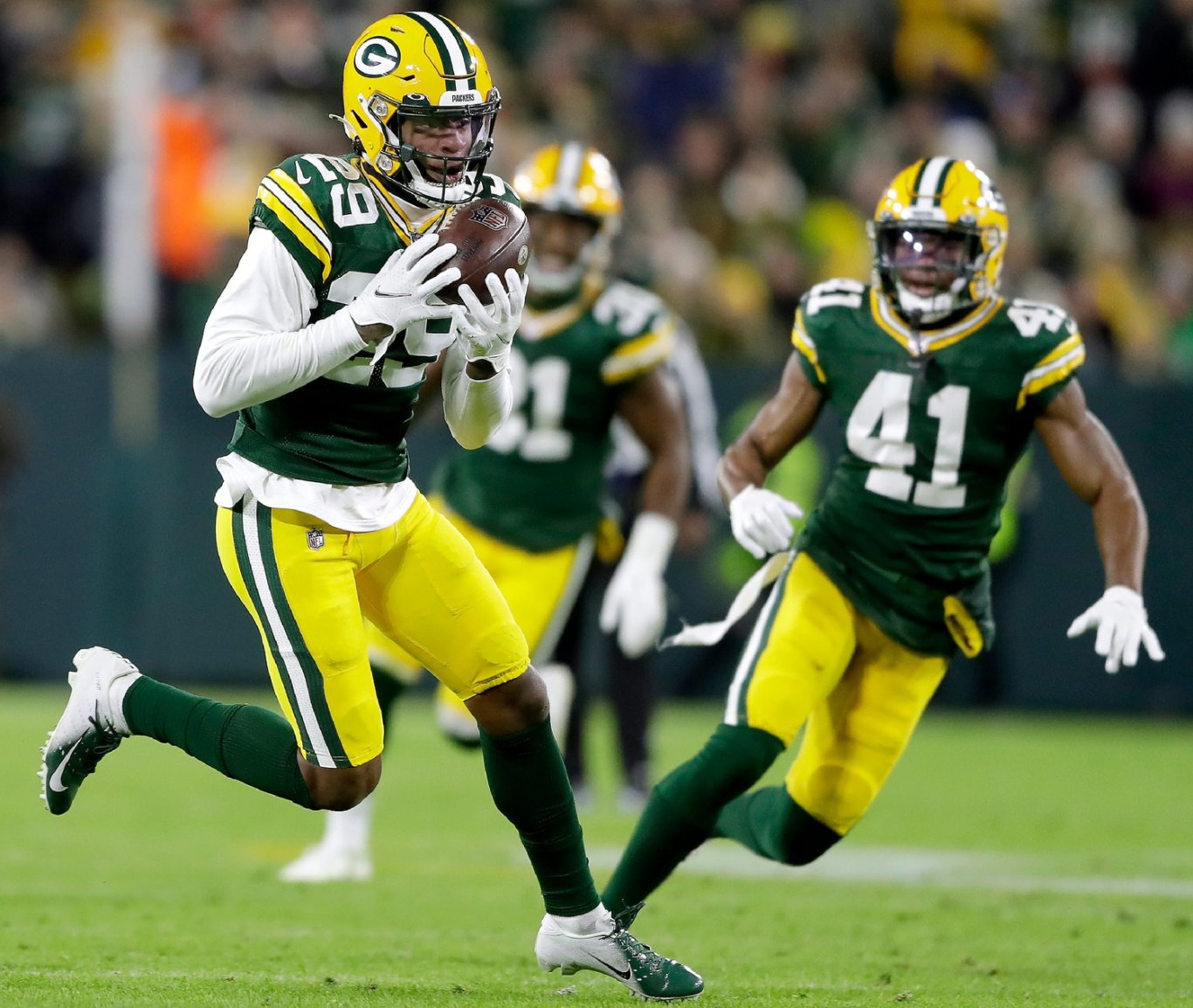 What is the Packers' recent record against the Rams?
